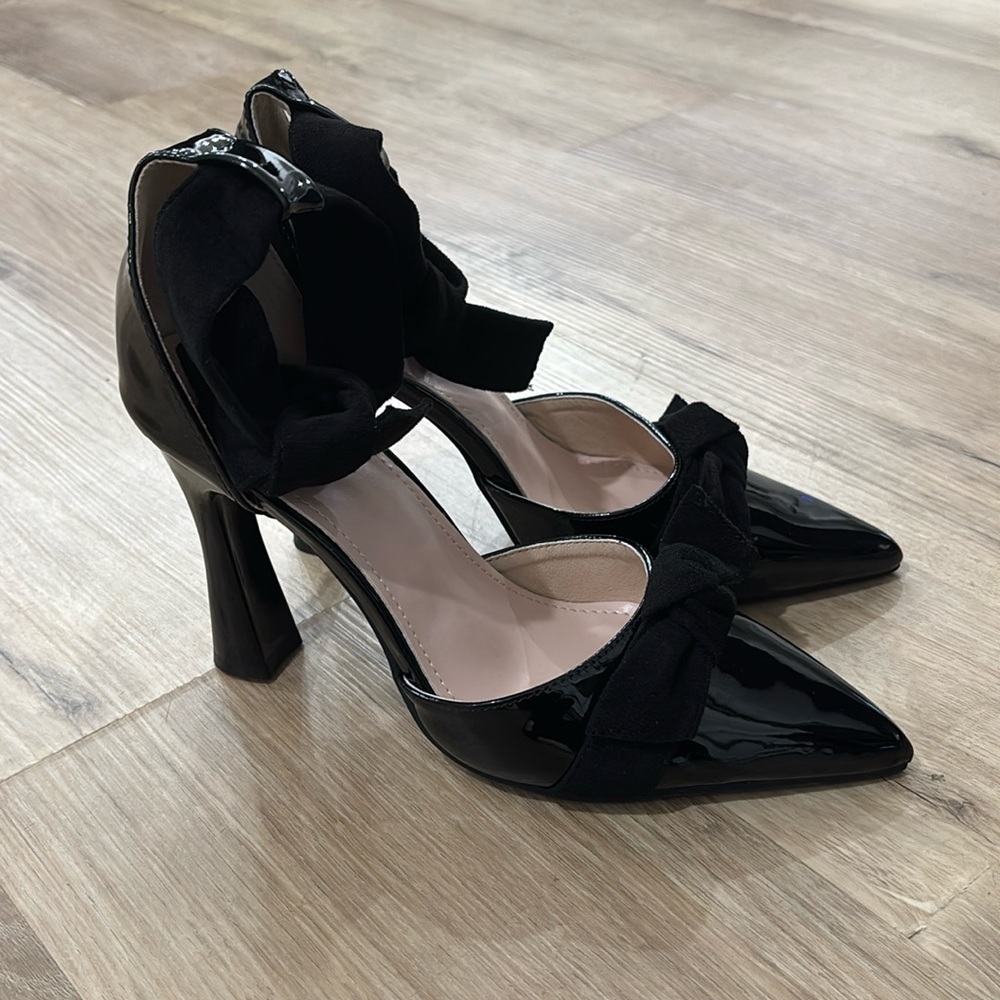 NEW Women’s Black Bow Pumps